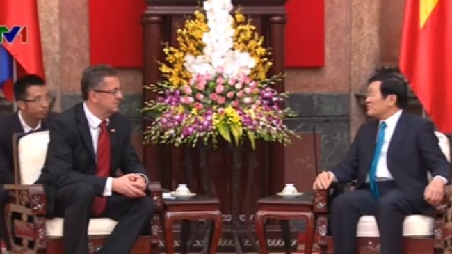 ประธานประเทศ เจืองเติ๊นซาง ให้การต้อนรับรัฐมนตรีว่าการกระทรวงกลาโหมสโลวาเกีย